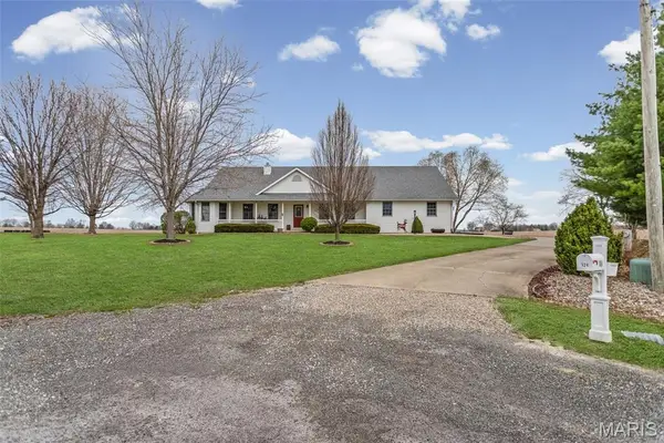 124 Evergreen Court, Brighton, IL 62012