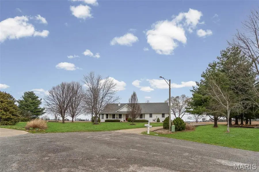 124 Evergreen Court, Brighton, IL 62012 - #2