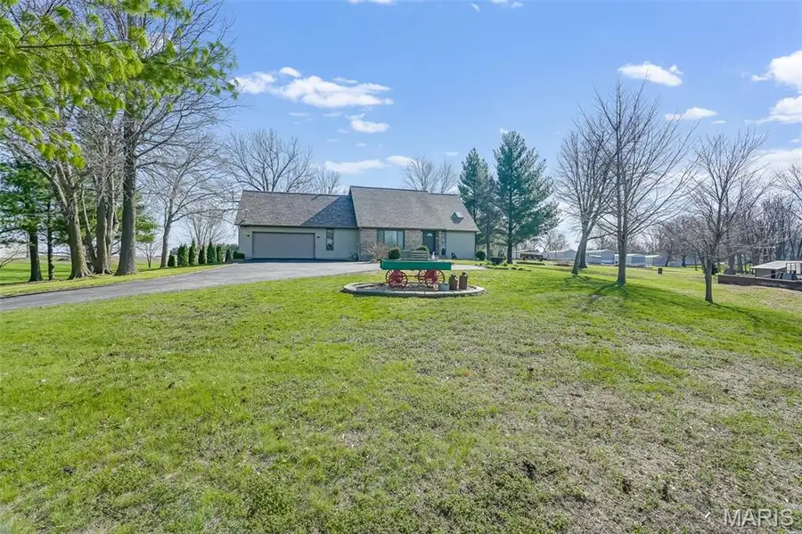 514 N West Street, Raymond, IL 62560 - #2