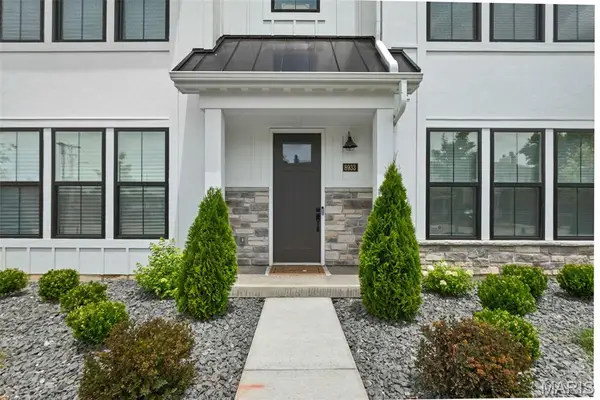 8933 Eager Road, St Louis, MO 63144