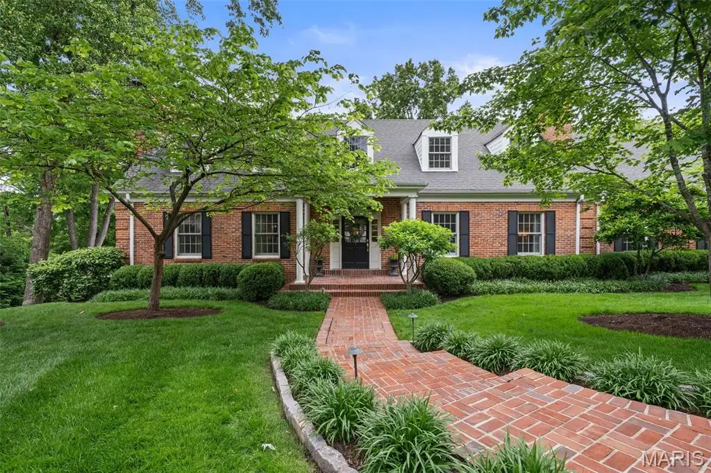 33 Gouvenor Lane, Ladue, MO 63124 - #1