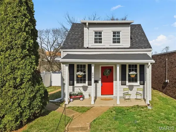 609 S 4th Street, St Charles, MO 63301