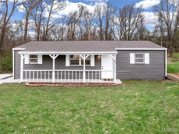 201 Pine Ridge Drive, Godfrey, IL 62035