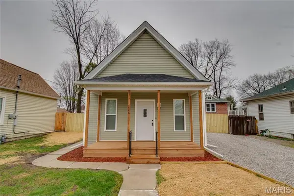 236 W Delmar Avenue, Godfrey, IL 62035