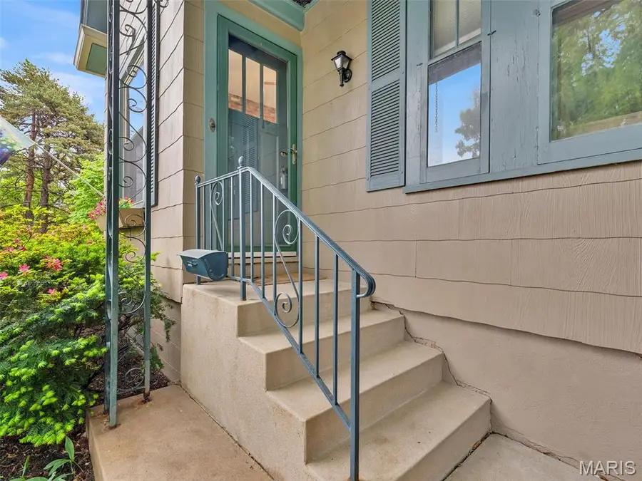 440 E Bradford Avenue, Webster Groves, MO 63119 - #2