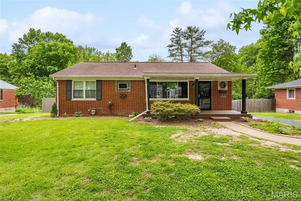 108 Lakeview Drive, Belleville, IL 62223