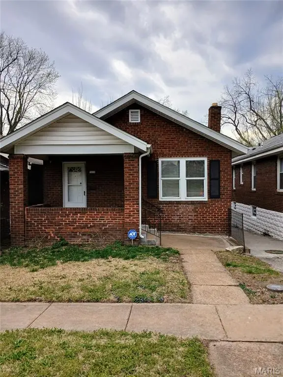 7020 Greenway Avenue, Beverly Hills, MO 63121