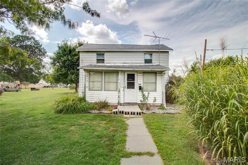 706 Harrison Street, Jerseyville, IL 62052 - #1