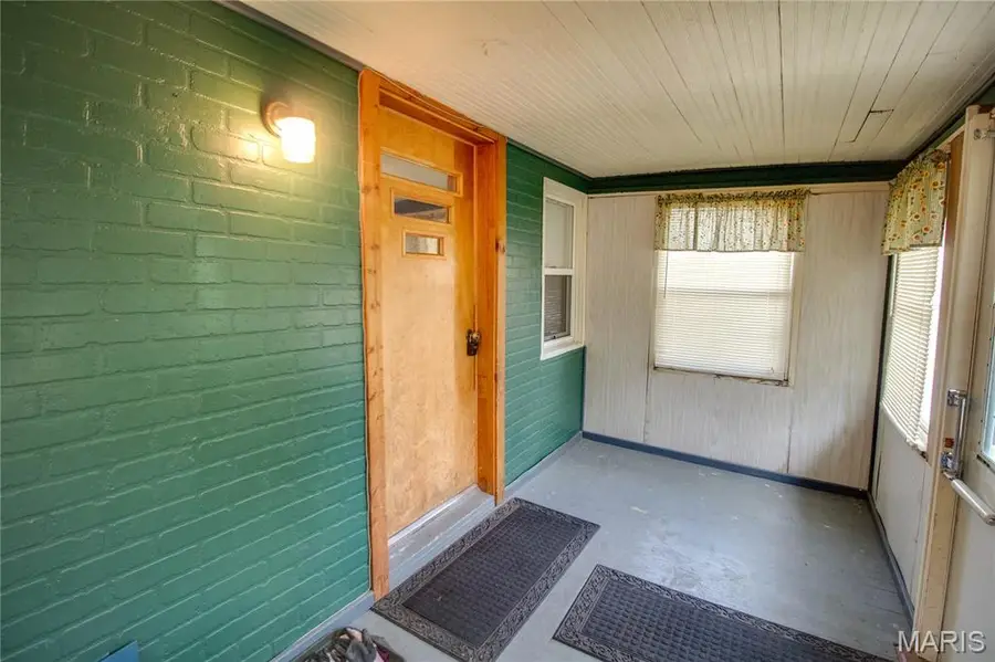 706 Harrison Street, Jerseyville, IL 62052 - #3