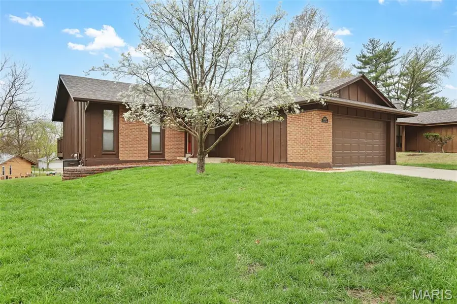 12026 Foxpoint Drive, Maryland Heights, MO 63043 - #2