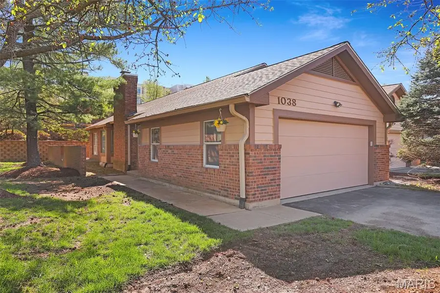 1038 King Henry Court, Creve Coeur, MO 63146 - #2