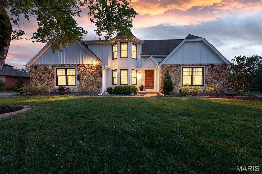 5276 Bloomfield Drive, Saint Louis, MO 63129 - #1