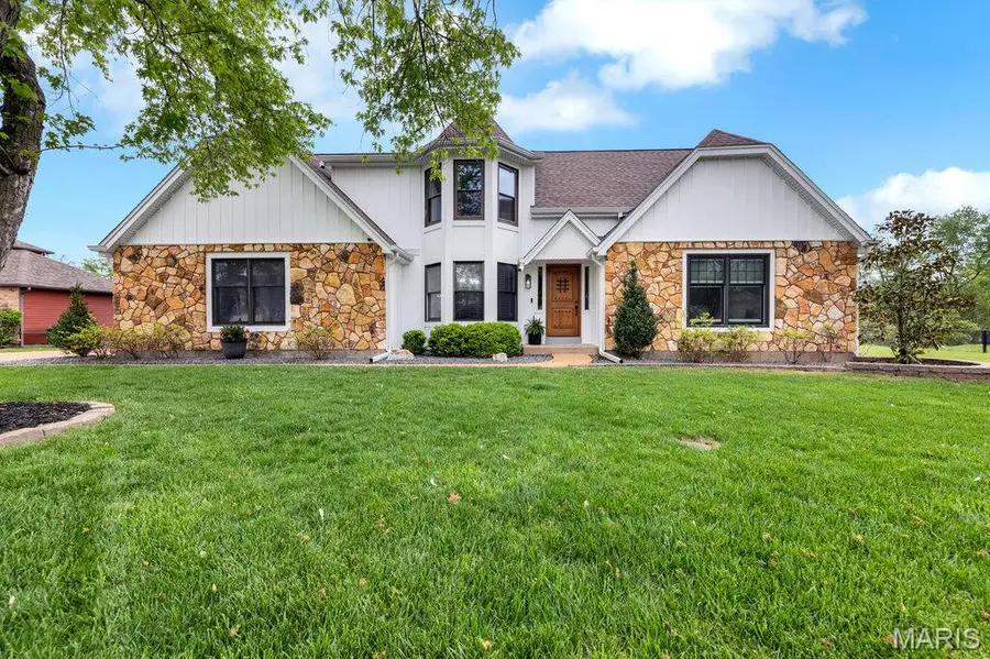 5276 Bloomfield Drive, Saint Louis, MO 63129 - #2