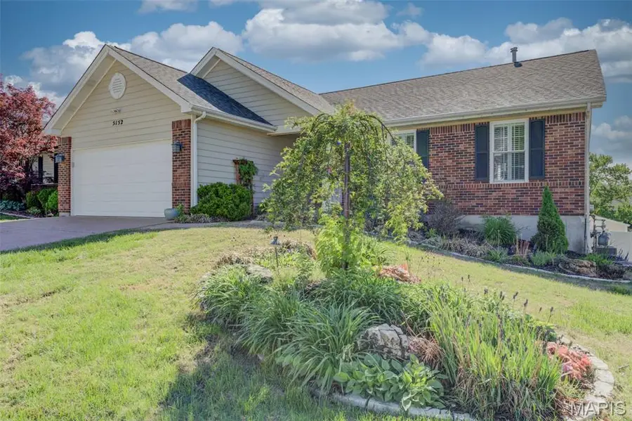 5152 Kings Park Drive, Saint Louis, MO 63129 - #2