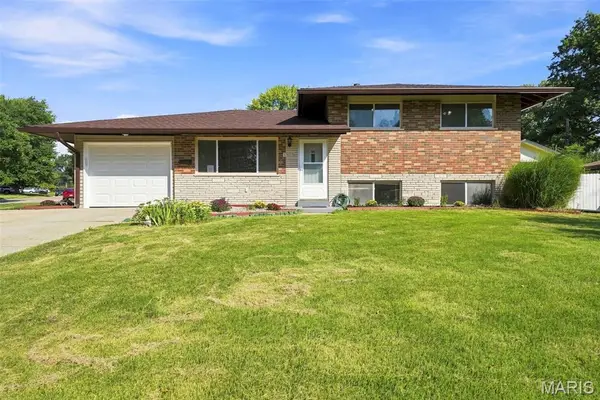 1925 Apple Blossom Court, Florissant, MO 63031