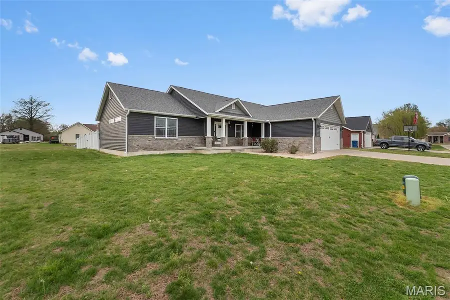 108 Heather Dr, Scott City, MO 63780 - #2