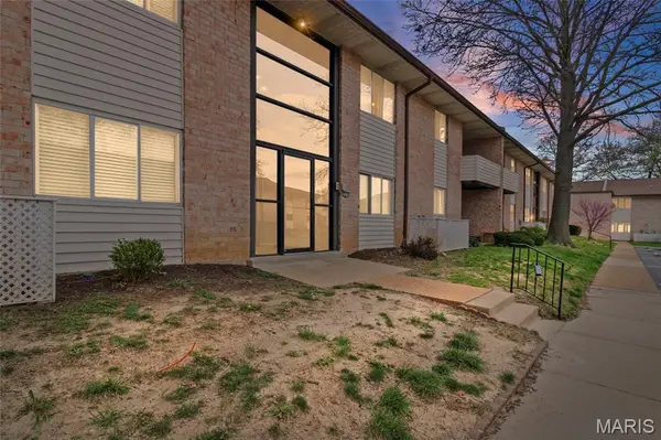 10135 Sakura Drive #G, St Louis, MO 63128