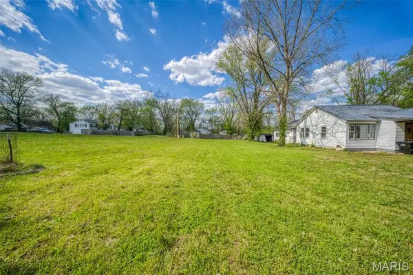 315 E Eldon Street, St James, MO 65559