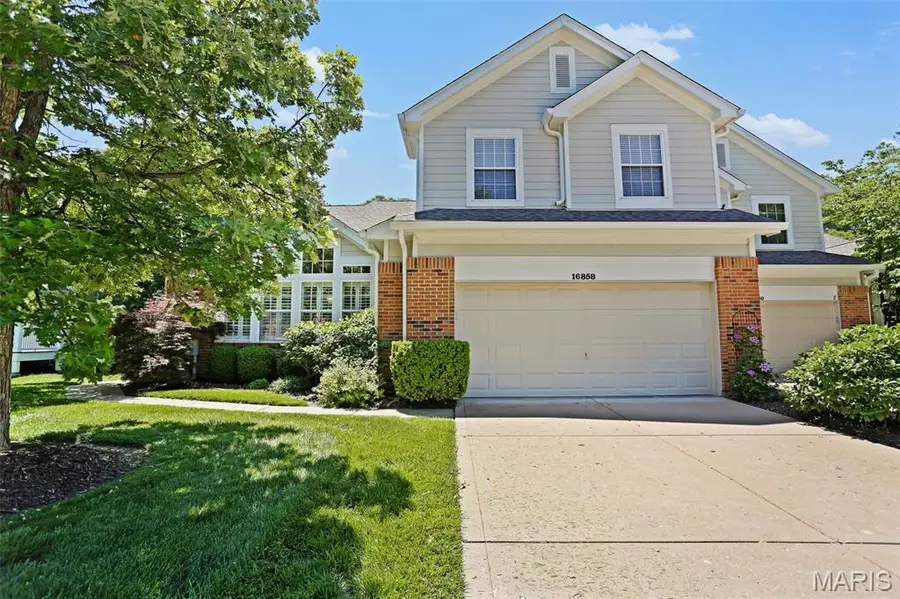 16858 Chesterfield Bluffs Circle, Chesterfield, MO 63005 - #2