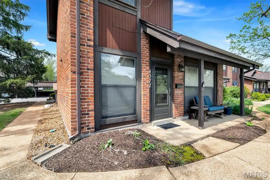 4377 Kingbolt Boulevard, Saint Louis, MO 63129 - #3