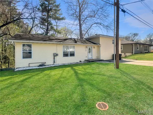 14 Charles Drive, Caseyville, IL 62232