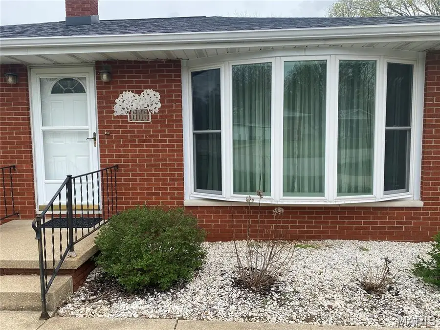 606 Shannon Drive, Greenville, IL 62246 - #2