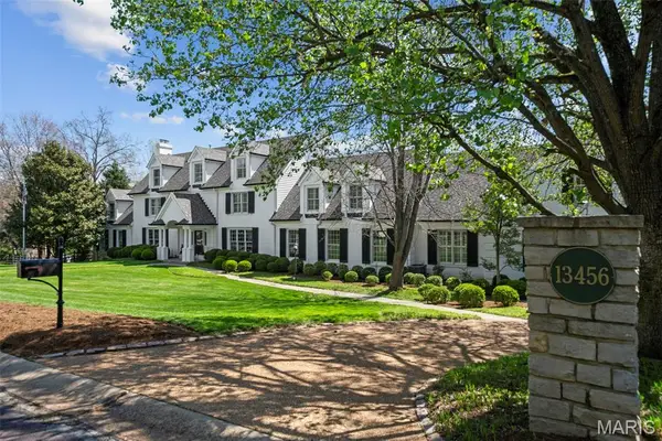 13456 Thornhill Drive, Town and Country, MO 63131