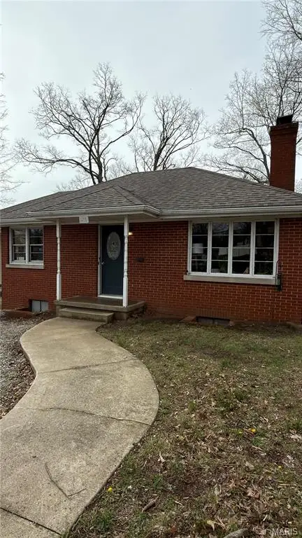 408 E Beaumont Avenue, Greenville, IL 62246