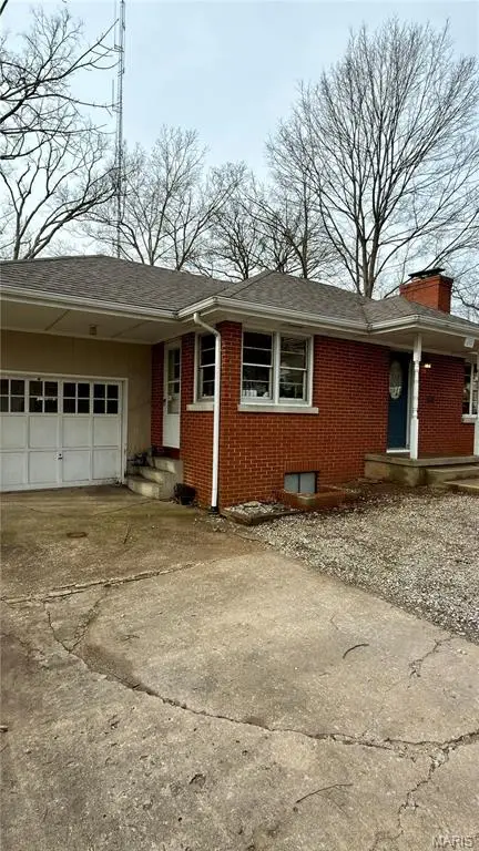 408 E Beaumont Avenue, Greenville, IL 62246 - #2