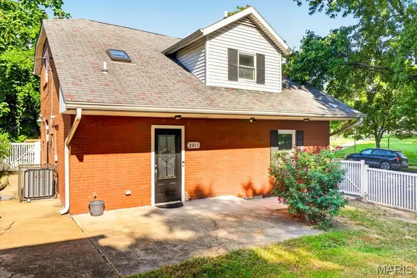 2910 Osceola Street, St Louis, MO 63111