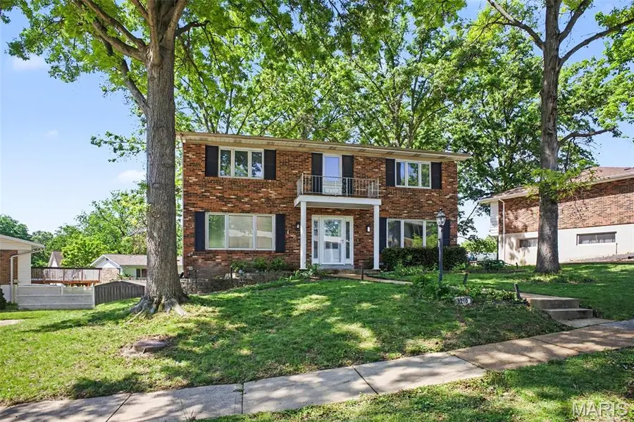3210 Yorkchester Drive, Oakville, MO 63129 - #2