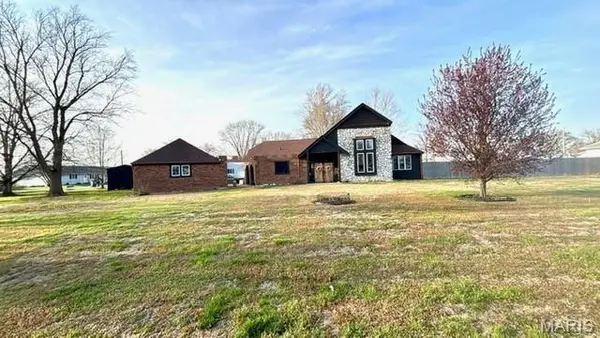 106 W 4th Street, Hoffman, IL 62250