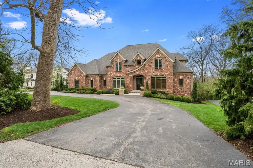 511 S Warson Road, Ladue, MO 63124 - #1