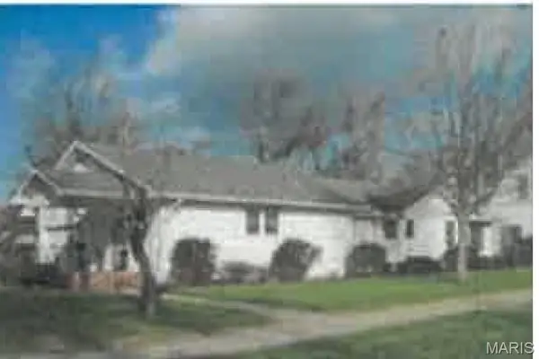 304 E Cypress Street, Charleston, MO 63834