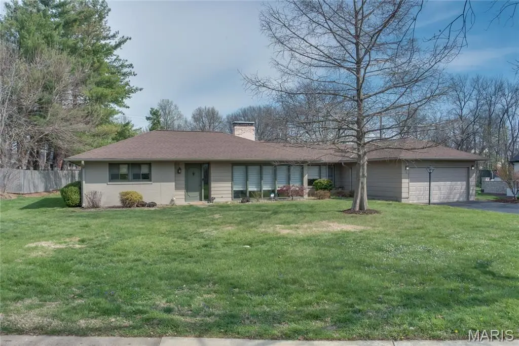 5 Stacy Drive, Olivette, MO 63132 - #1