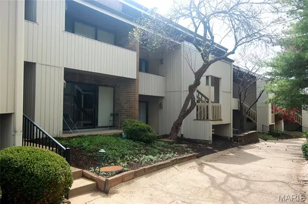 676 Coeur De Royale Drive #B, Creve Coeur, MO 63141