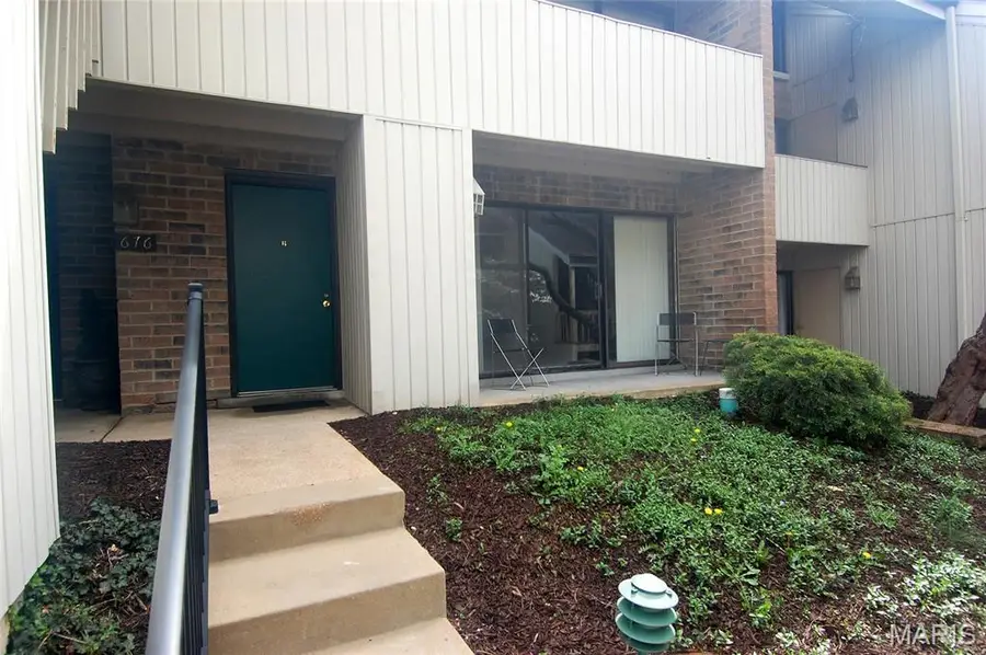 676 Coeur De Royale Drive #B, Creve Coeur, MO 63141 - #3