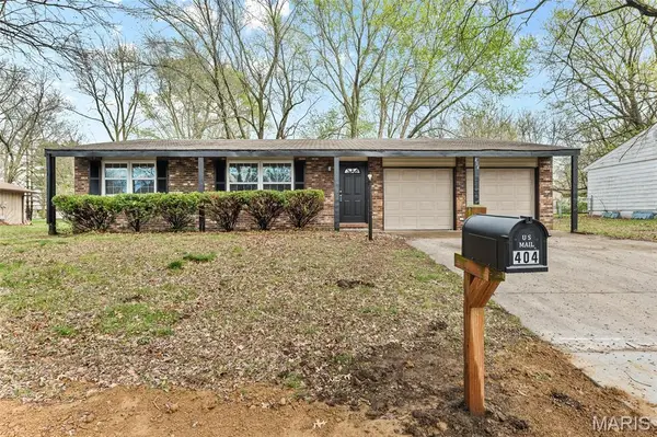 404 Country Meadow Lane, Belleville, IL 62221