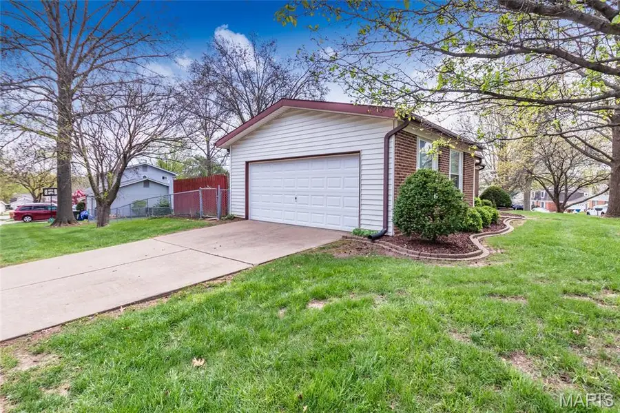 11 Wells Fargo Court, Saint Peters, MO 63376 - #2