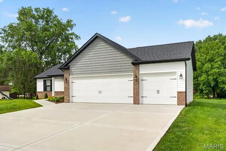 312 Jennifer, Germantown, IL 62245 - #2