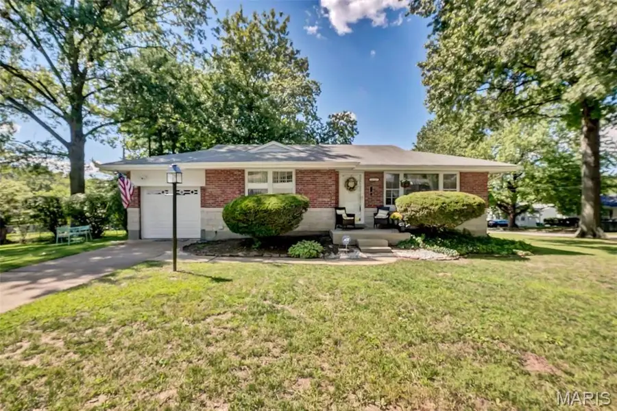 10307 Seaton Drive, Saint Louis, MO 63137 - #3