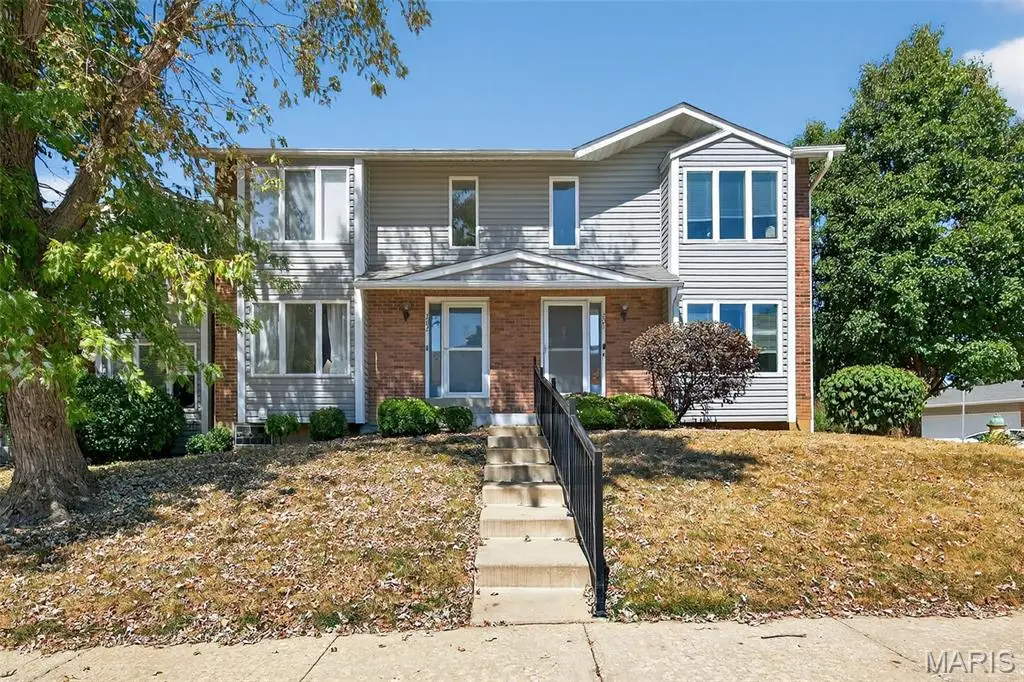 201 King Drive, Saint Charles, MO 63303 - #1