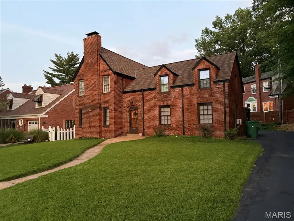 7422 Warwick Drive, Pasadena Hills, MO 63121 - #1