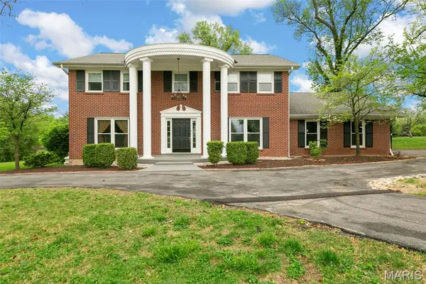 128 Ladue Oaks Drive, Creve Coeur, MO 63141