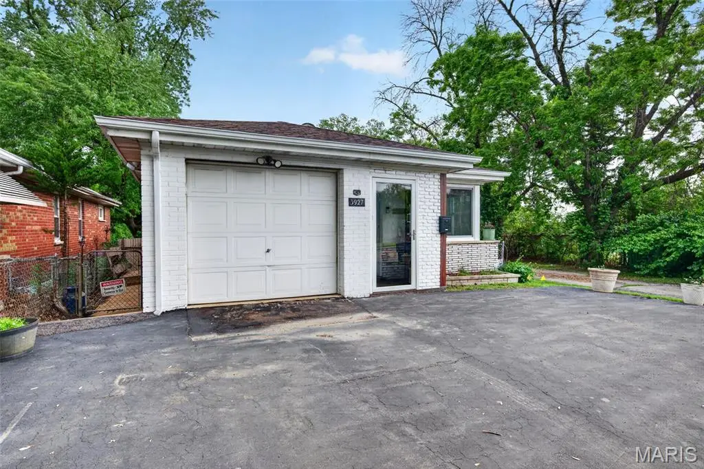 3927 Weber Road, Saint Louis, MO 63123 - #1