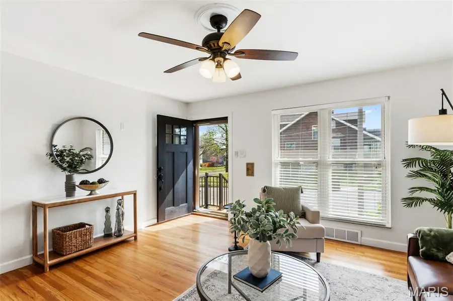 3445 Ivanhoe Avenue, Saint Louis, MO 63139 - #3