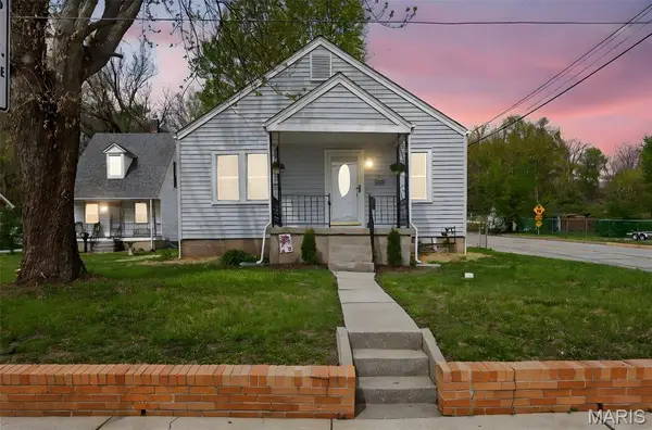 1525 N 4th Street, St Charles, MO 63301