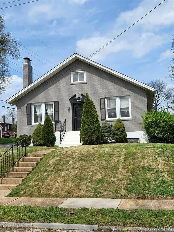 8975 Burton Avenue, Overland, MO 63114