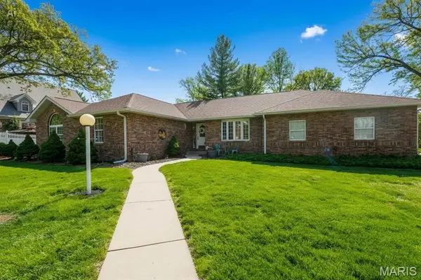 2705 Woods Way, Belleville, IL 62221