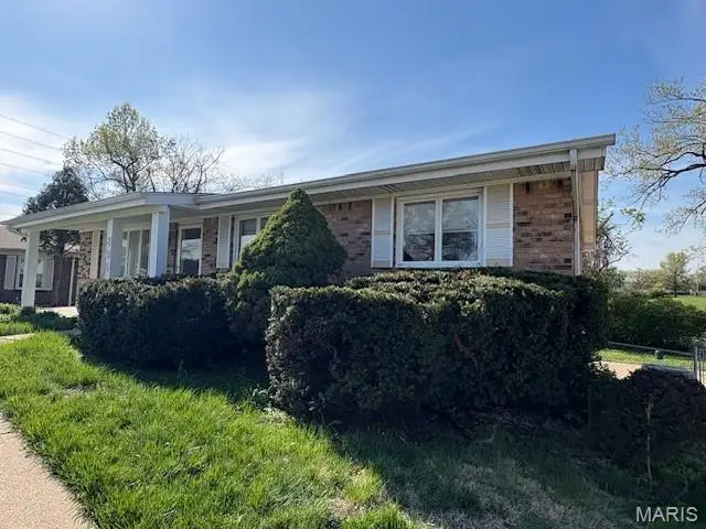 806 Elba Lane, Bellefontaine Neighbors, MO 63137 - #2